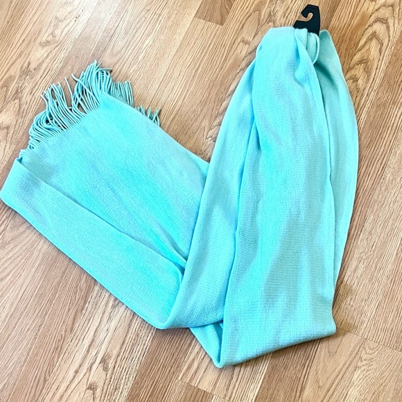 NWOT,Layers by Lizden Marvelush Fringe Light Blue Scarf,Never Worn! - Picture 3 of 5